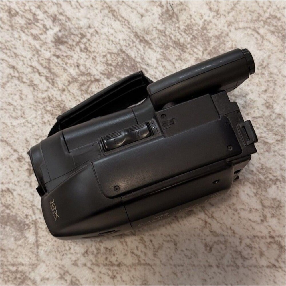 Vintage GE VHS-C Handheld Camcorder Black 12x Optical Zoom Auto Focus SD Tape
